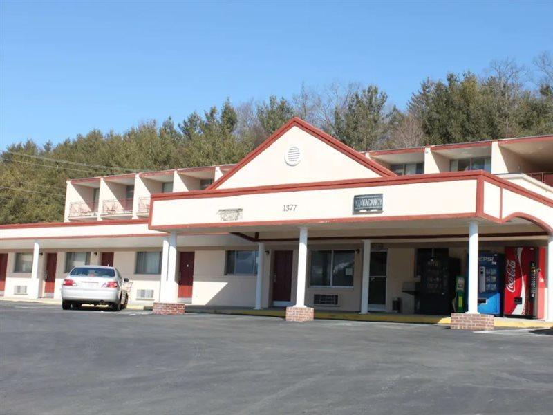 Greenes Motel Boone Exterior photo