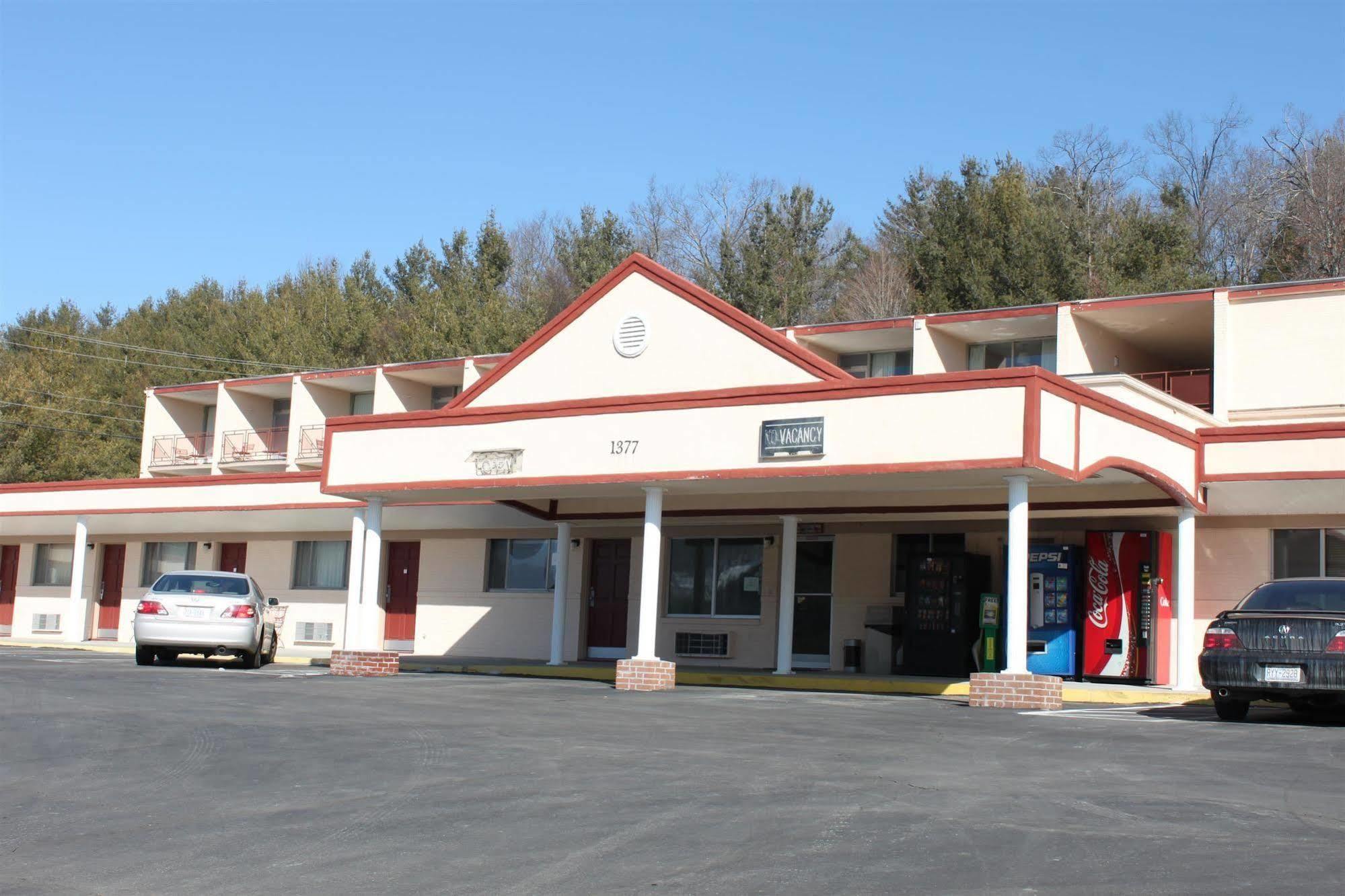 Greenes Motel Boone Exterior photo